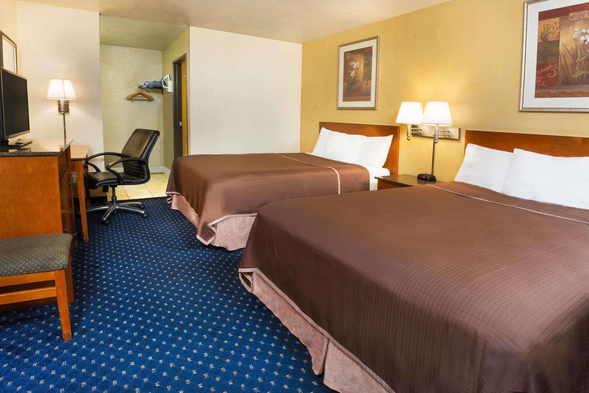 Howard Johnson By Wyndham National City/San Diego South Zewnętrze zdjęcie